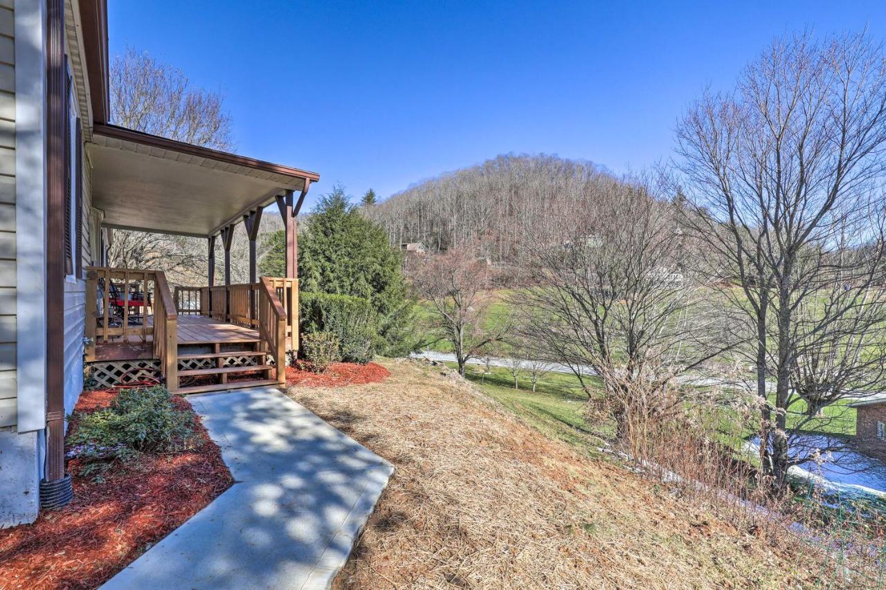 Hot Tub And Fire Pit At Luxe Blue Ridge Bungalow Villa Vilas Exterior photo